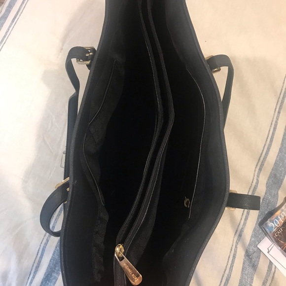 Micheal Kors Handbag - Picture 4 of 4